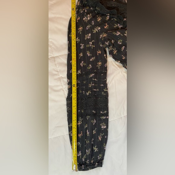 American Eagle Outfitters V Neck Floral Crop Top - Picture 11 of 11